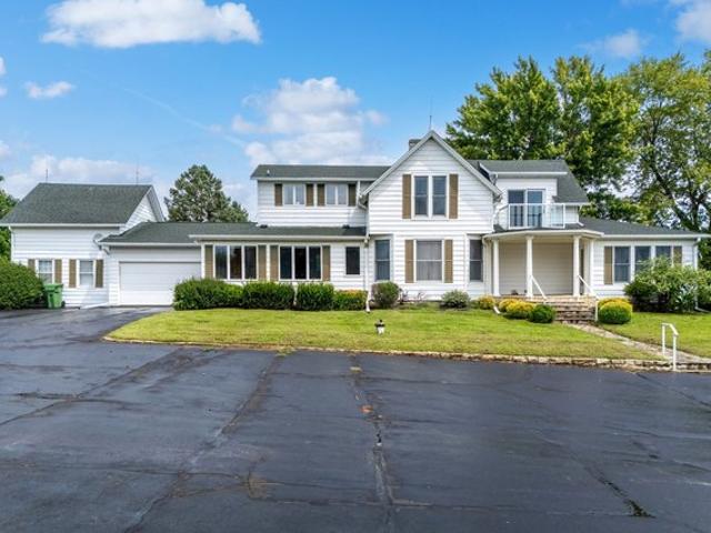 House for sale in Le Claire, Scott County