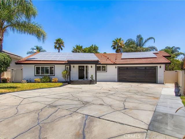 House for sale in Canyon Lake, California