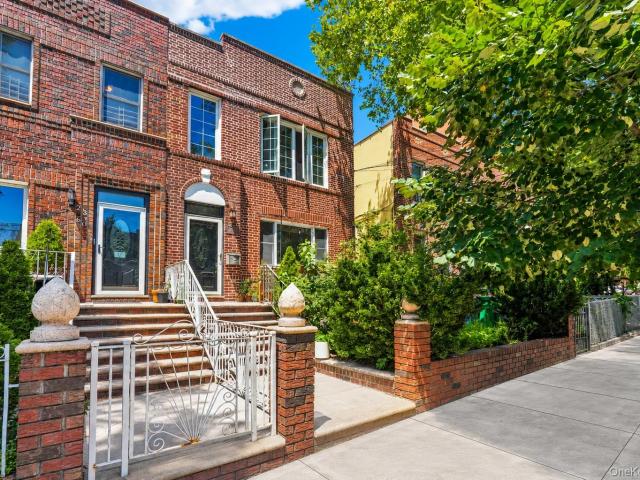 House for sale in Queens, Arverne