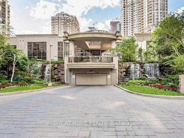 Condo for sale in City Centre, Mississauga