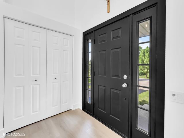 House for sale in Mchenry, Illinois