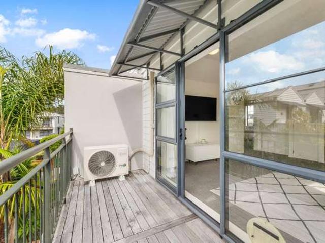 Townhouse for sale in Paremoremo