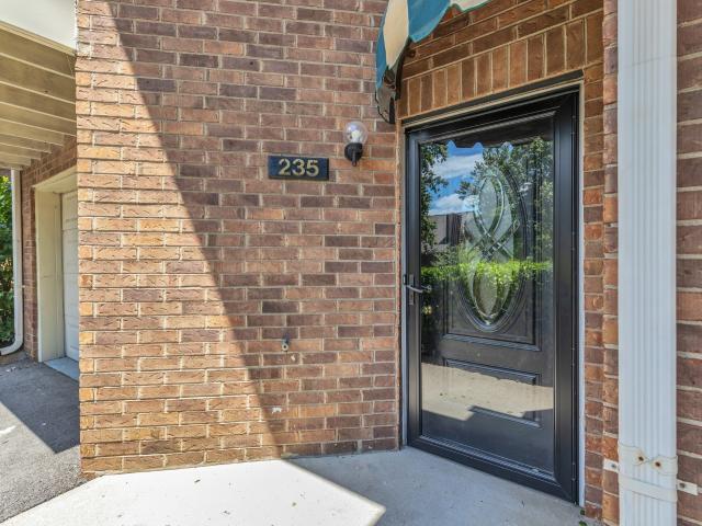Townhouse for sale in Brentwood