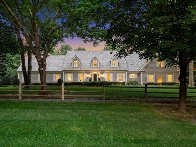 House for sale in Wayzata, Hennepin County