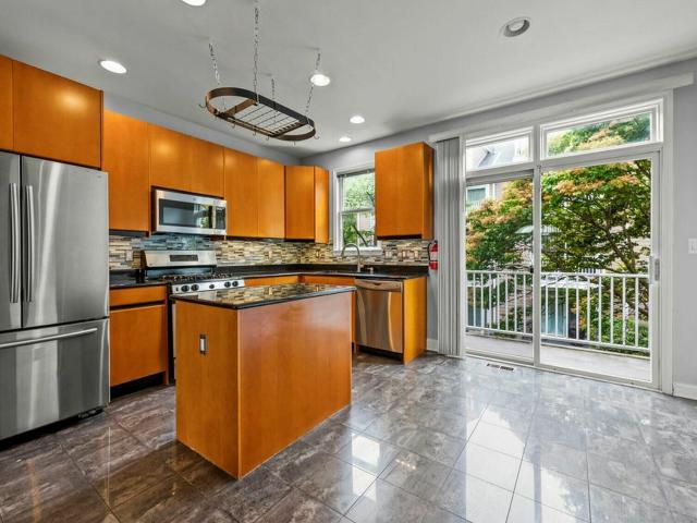 Townhouse for sale in West New York