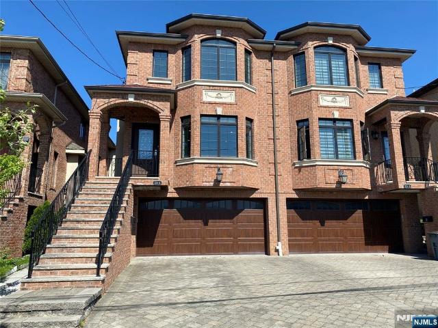 Duplex for rent in Palisades Park