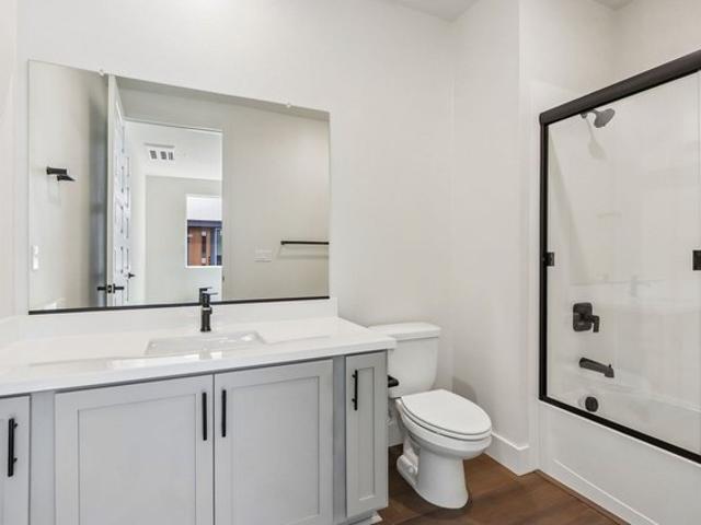 Townhouse for sale in Alameda, Alameda County