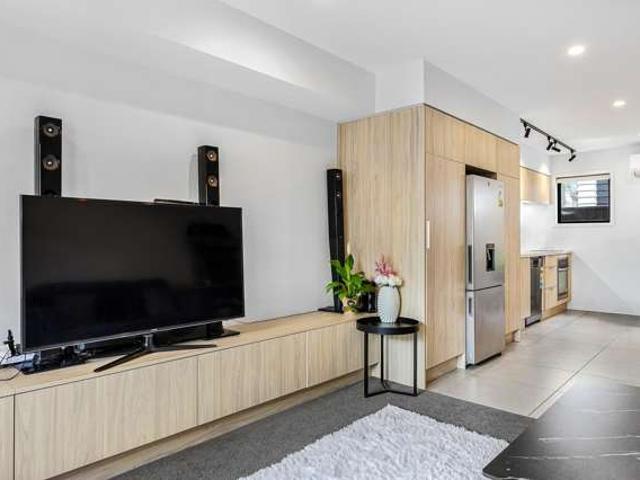 Townhouse for sale in Canterbury