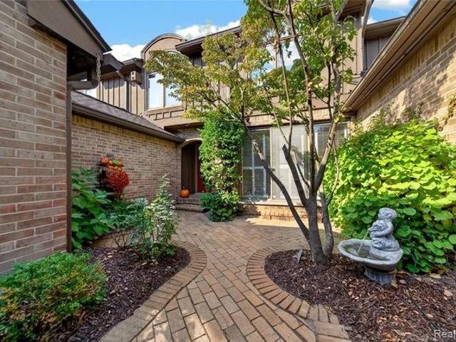 Townhouse for sale in Bingham Farms, Southfield Township