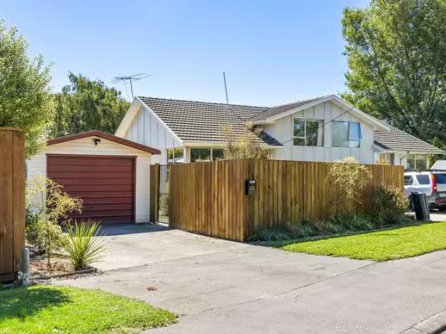 House for sale in Chaslands, Canterbury