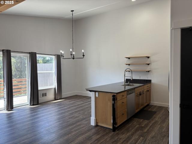 Townhouse for sale in Coos Bay