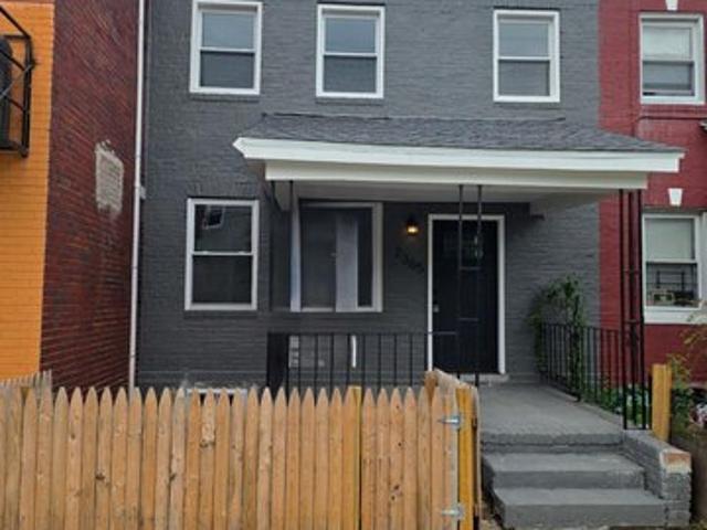 Townhouse for sale in Camden, New Jersey