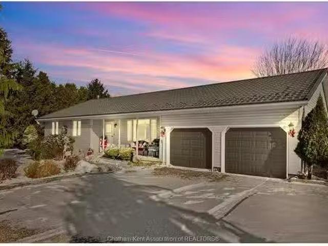 House for sale in Chatham–kent, Ontario
