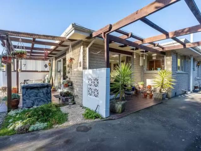 House for sale in Chaslands, Canterbury