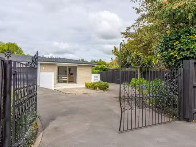 House for sale in Chaslands, Canterbury
