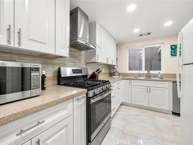 Townhouse for sale in Pomona, Los Angeles County