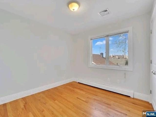 Condo for rent in Palisades Park, New Jersey
