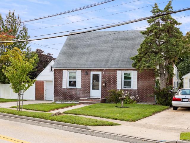 House for sale in Garden City Terrace Section 2, West Hempstead