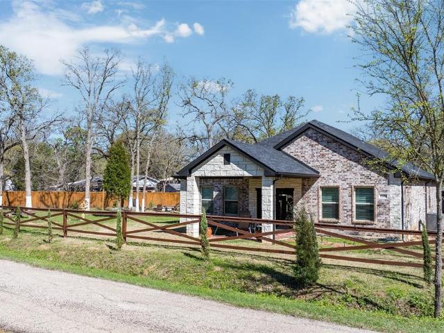 House for sale in Henderson, Texas