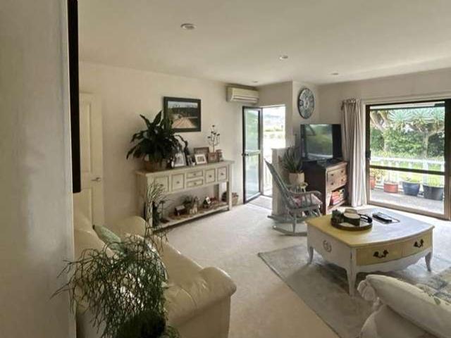 Apartment for rent in Orewa