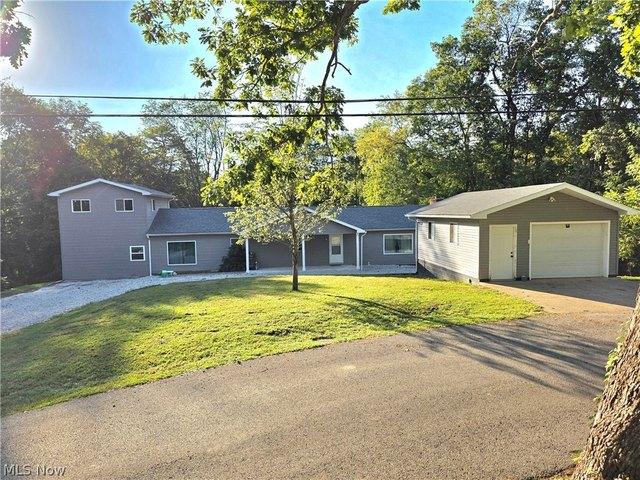 House for sale in Saint Marys, West Virginia