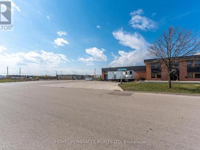 Commercial for rent in Mississauga, Ontario