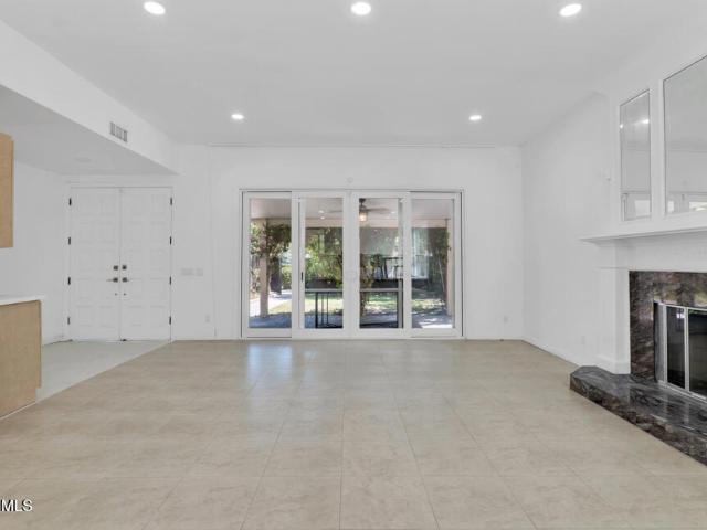Townhouse for sale in Woodland Hills-Warner Center Neighborhood Council District, Canoga Park