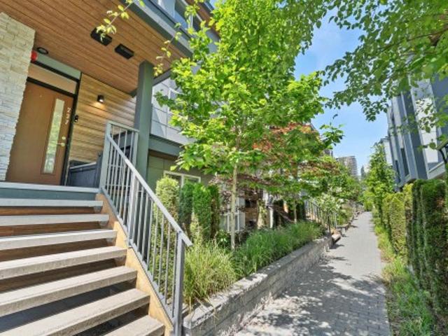 Townhouse for sale in Lions Gate Village, Metro Vancouver Regional District