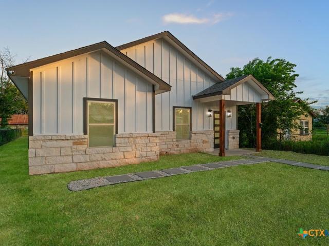 House for sale in Poteet, Texas