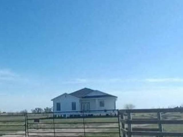 House for sale in Navarro, Texas
