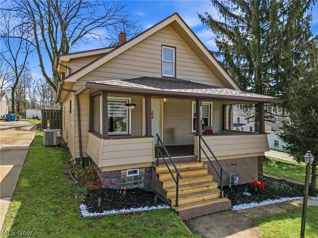 House for sale in Lowellville, Ohio