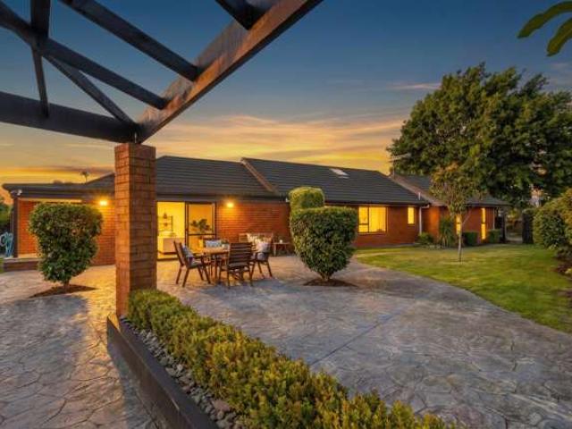 House for sale in Chaslands, Canterbury