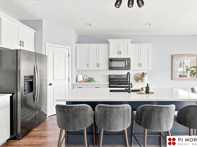 Townhouse for sale in Waterloo, Douglas County