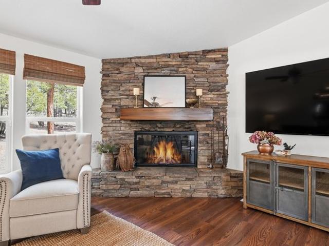 House for sale in Happy Jack, Arizona