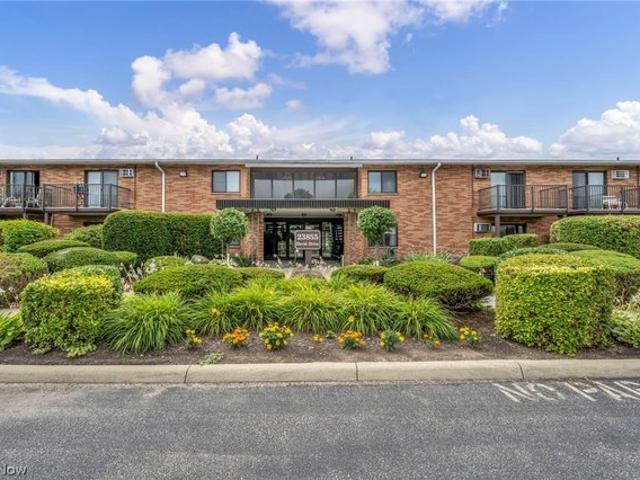 Condo for sale in North Olmsted, Ohio