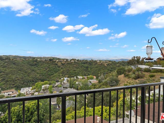 Condo for sale in Canoga Park, California