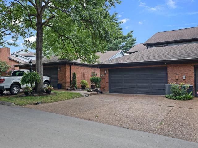 Townhouse for sale in Brentwood
