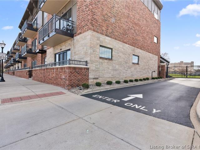 Condo for sale in Jeffersonville, Indiana