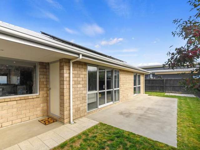 House for sale in Chaslands, Canterbury