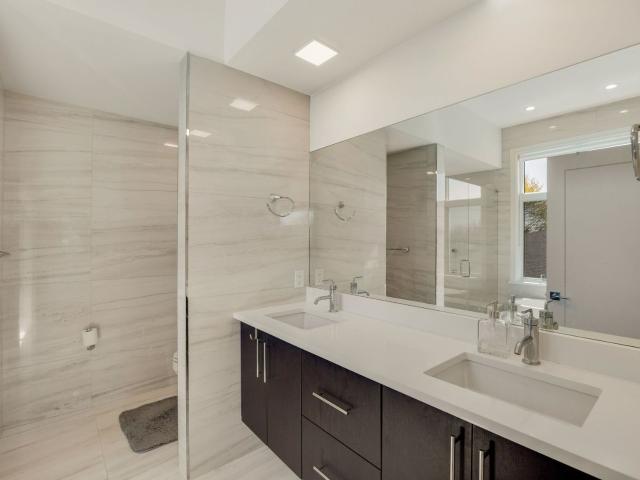 Townhouse for sale in Fort Lee
