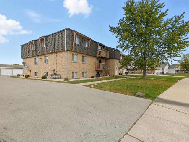 Condo for sale in Crest Hill, Illinois