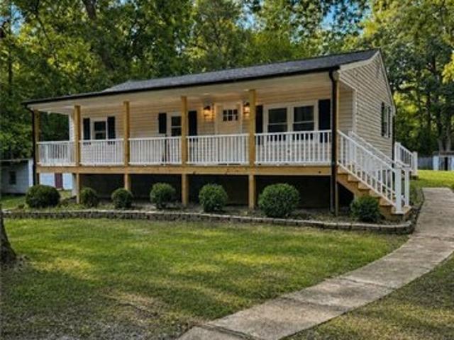 House for sale in Saluda, Middlesex County
