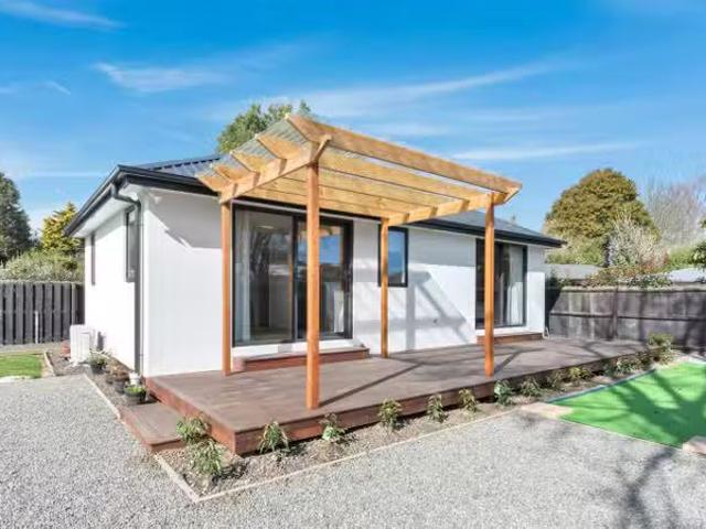 House for sale in Chaslands, Canterbury