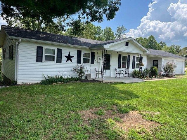 House for sale in Bee Spring, Kentucky