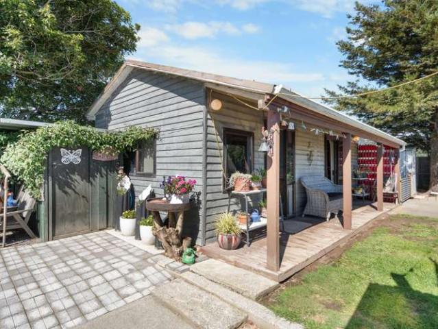 House for sale in Chaslands, Canterbury