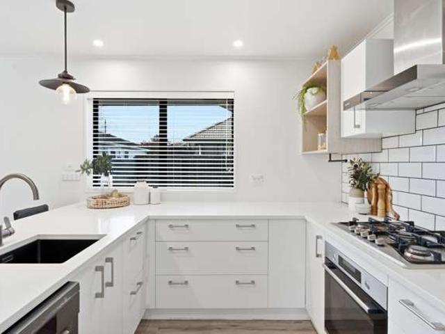 House for sale in Chaslands, Canterbury