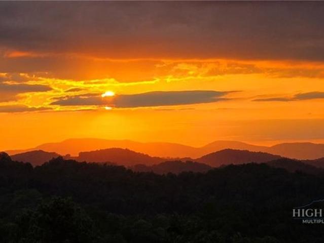 House for sale in Lansing, North Carolina