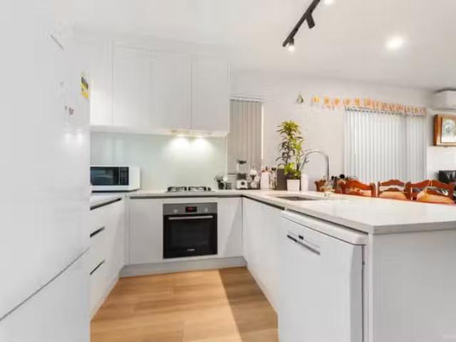 House for sale in Oratia