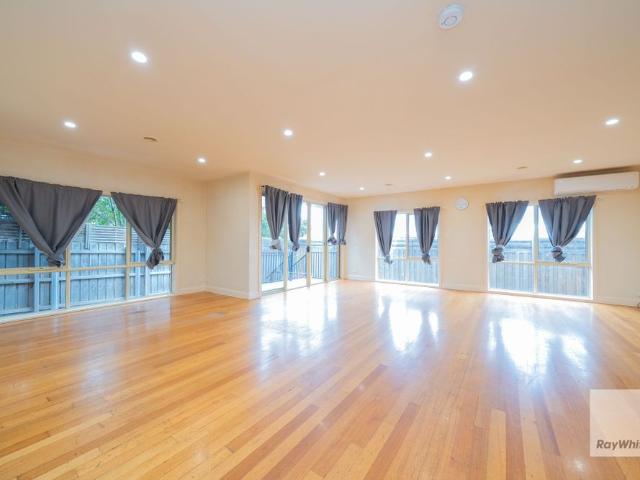 Townhouse for rent in Egginton, East Midlands