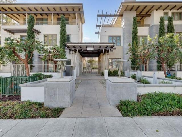 Condo for sale in Pasadena, California